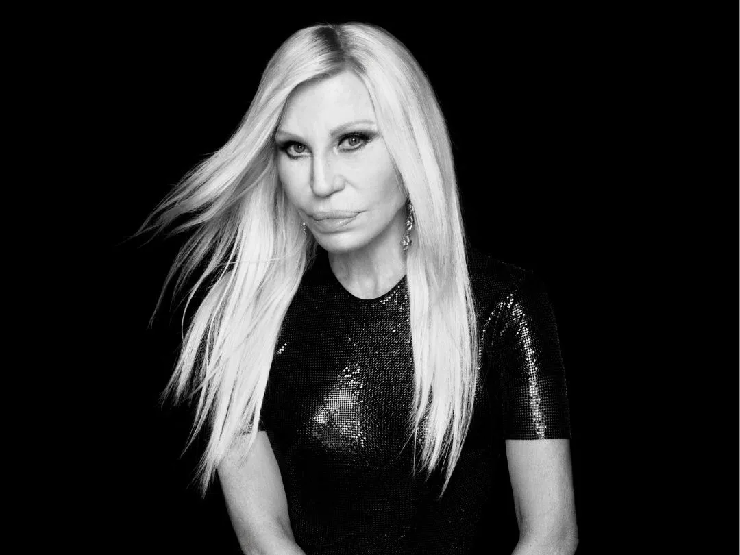 Donatella Versace trở lại với thương hiệu riêng cùng Revolve