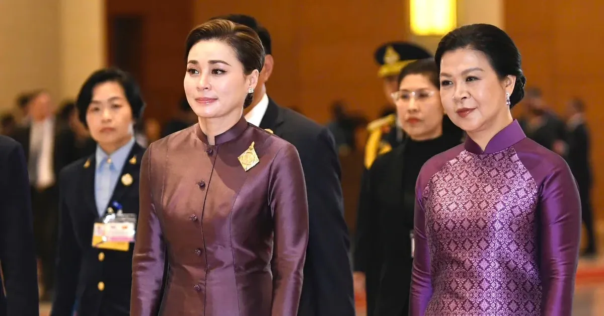 Khi màu sắc trang phục trở thành ngôn ngữ ngoại giao