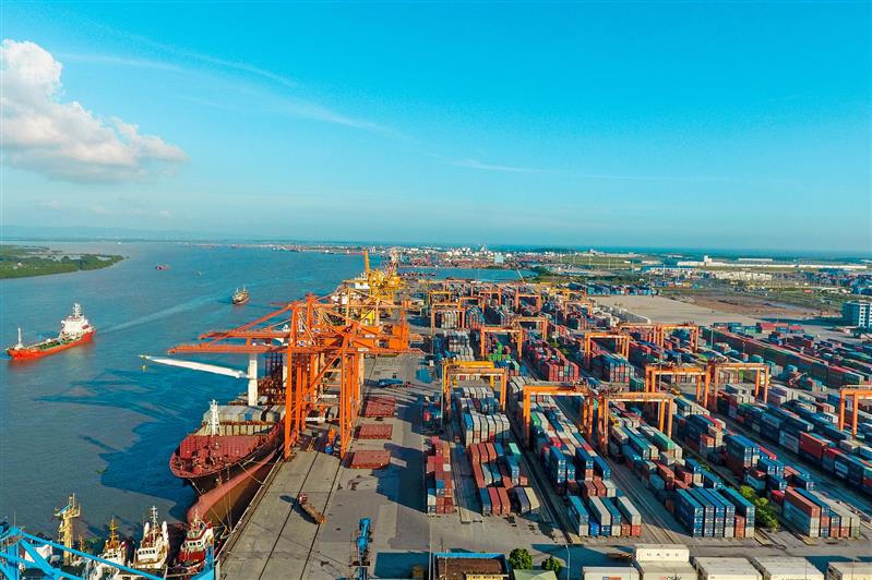 Từ đường bộ sang đường thủy: Đường giảm chi phí logistics ở cảng Hải Phòng