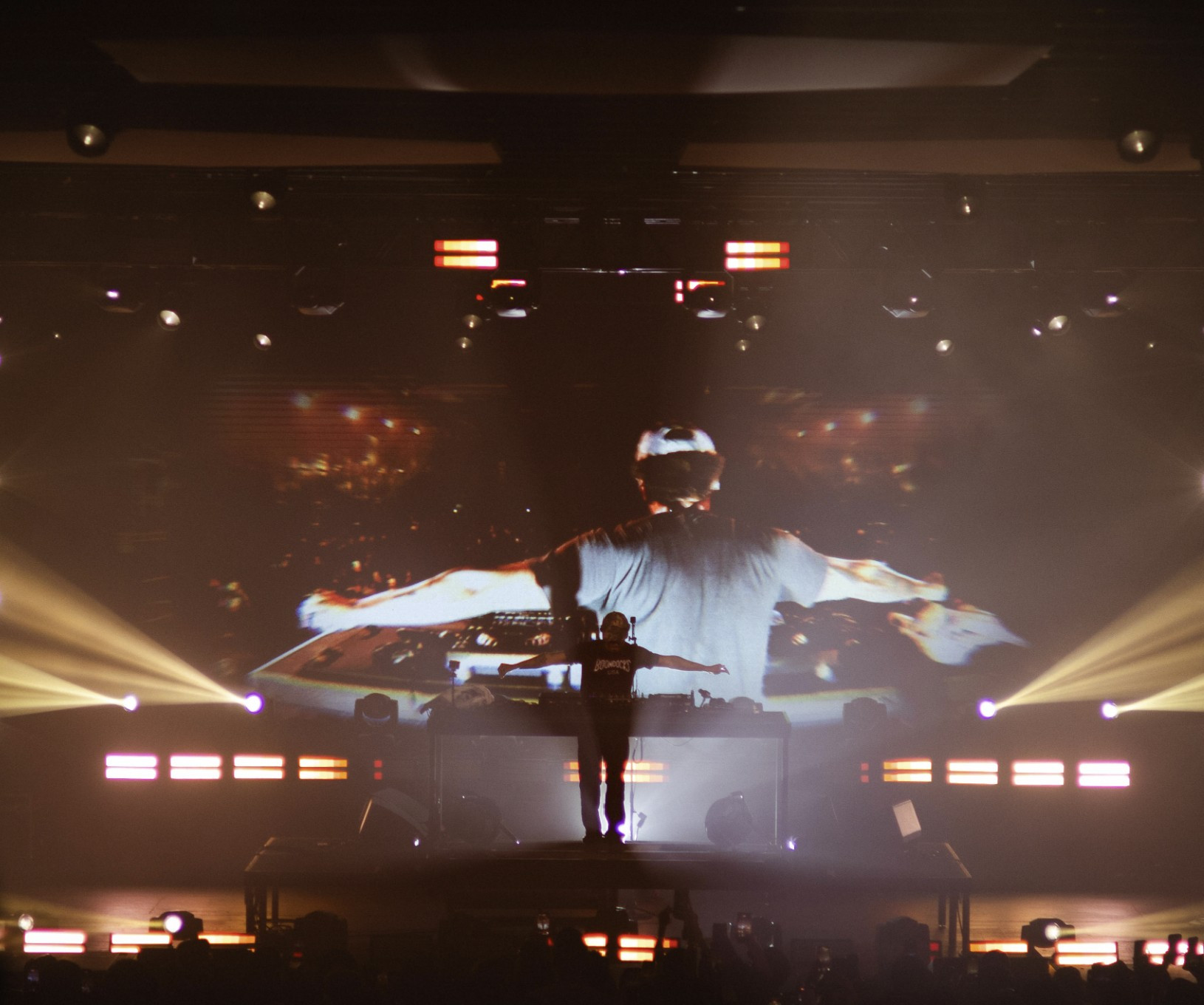 7 Lagu Wajib Dengar The Weeknd Sebelum Konsert