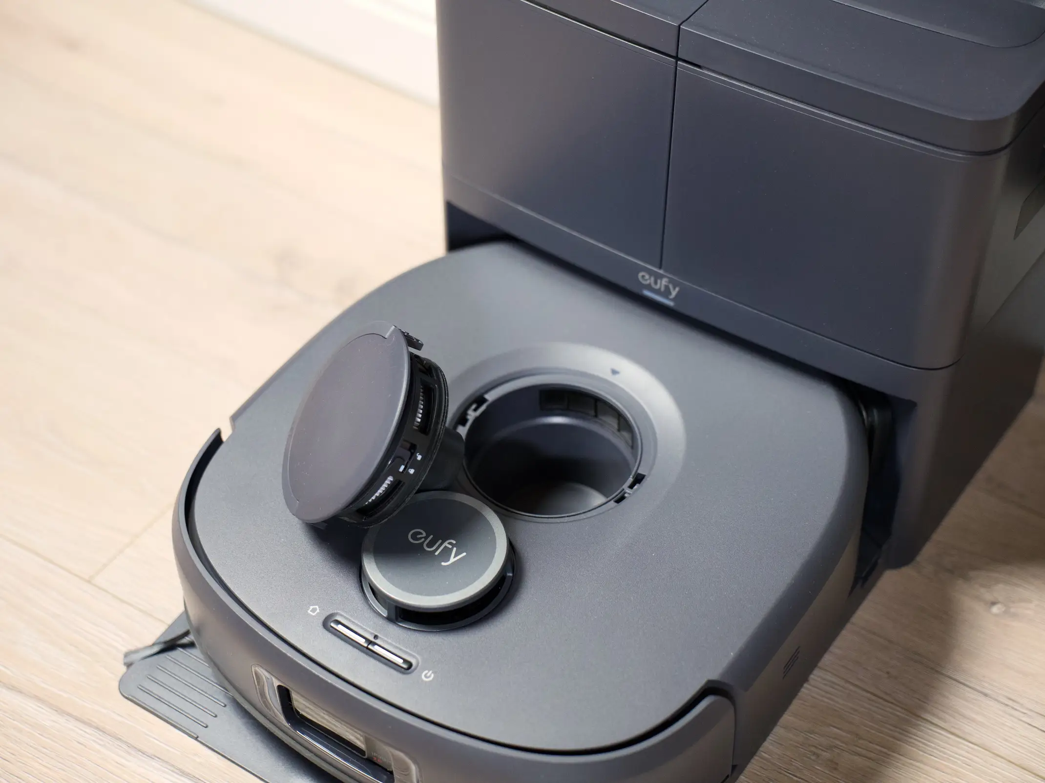 Robot hút bụi lau nhà Eufy C30 Edge và E35: nên chọn mẫu nào cho nhà tầm trung?