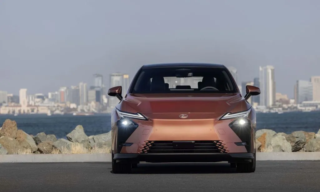 Lexus ES 500e: quân bài xe điện hạng sang gần 3 tỷ đồng