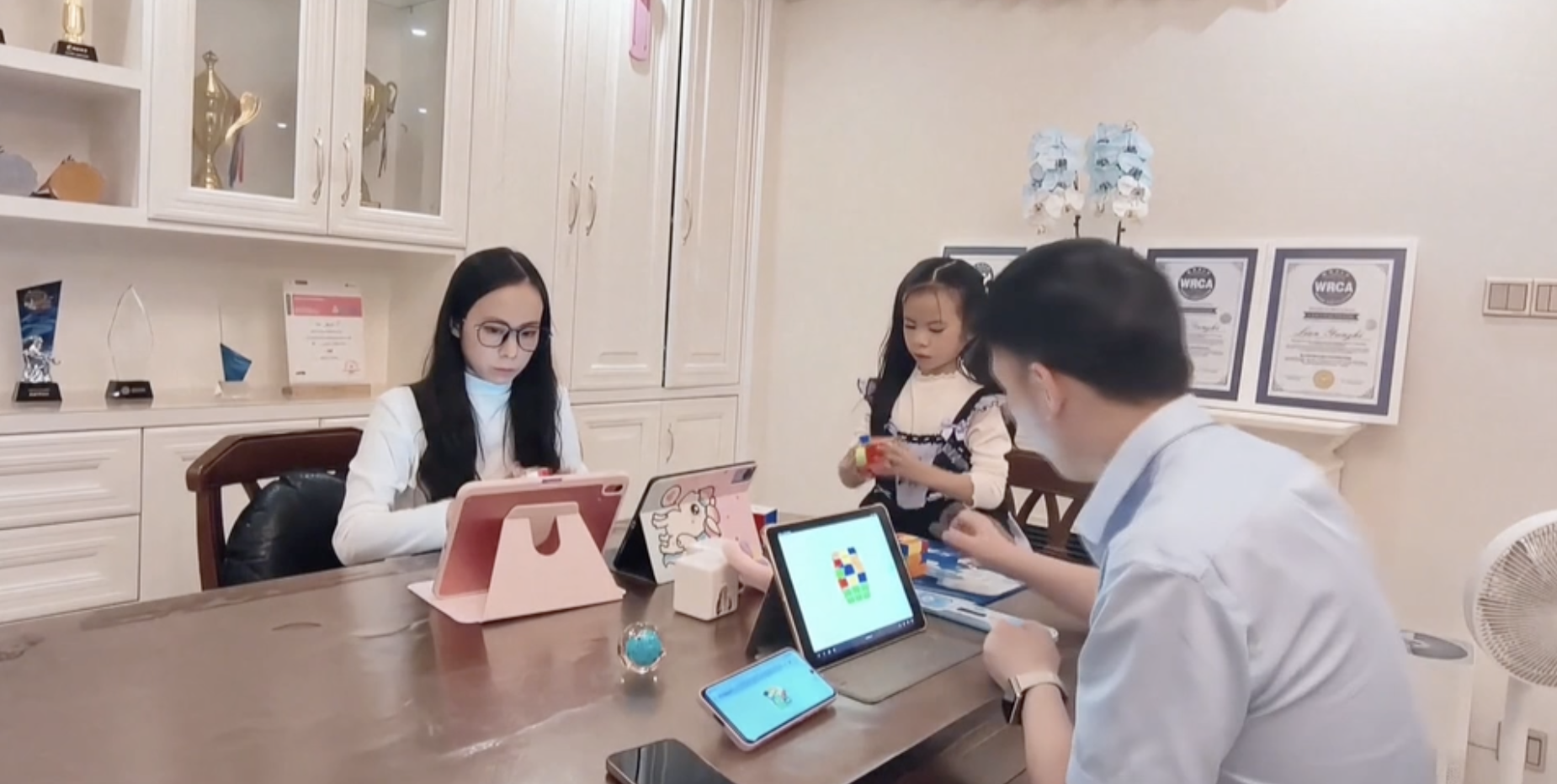 Dari Kiub Rubik ke Gimnastik: Rahsia Sokongan Ibu Bapa Bagi Bakat Anak Luar Biasa