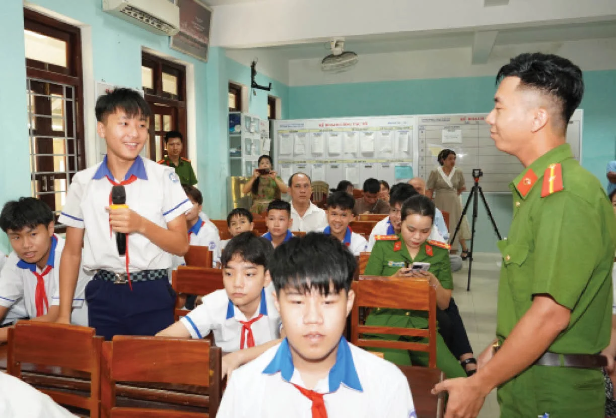 Dạy con nhận diện nguy hiểm pháp luật ngay từ tuổi teen