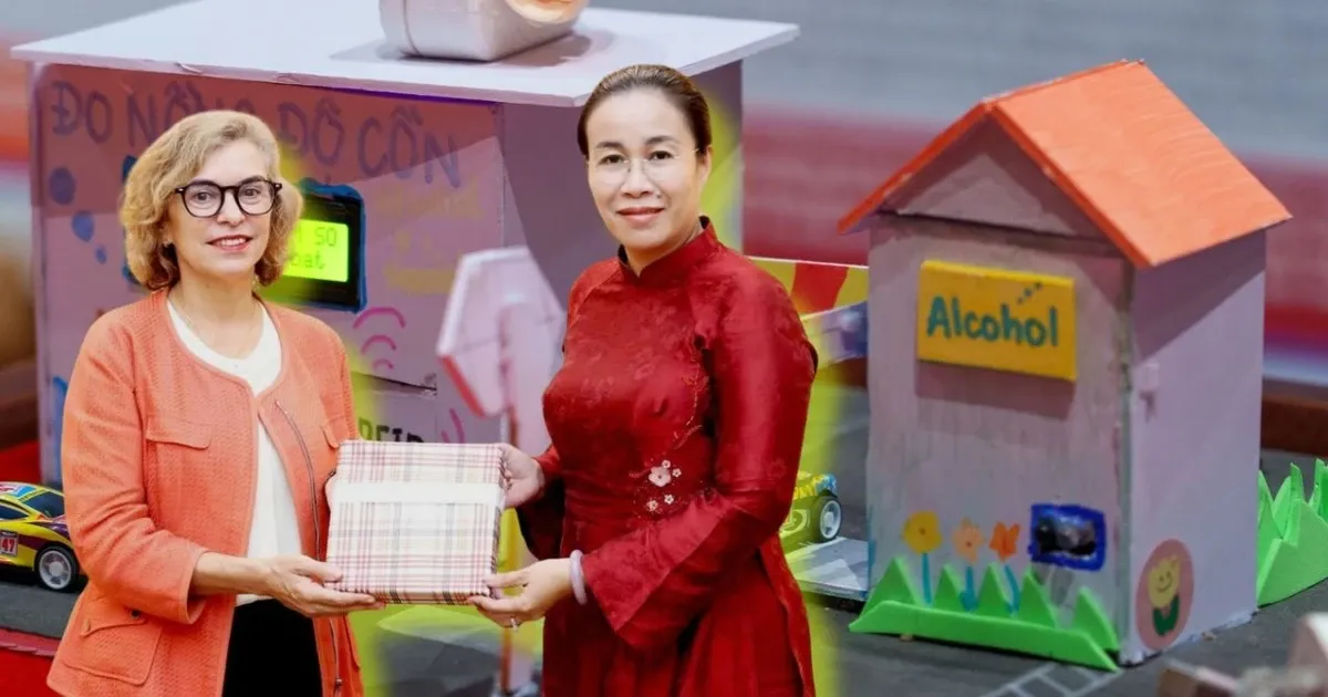 Triển lãm 'Phụ nữ trong khoa học' tại Đà Nẵng: Khi ngoại giao giáo dục gặp gỡ đam mê khoa học