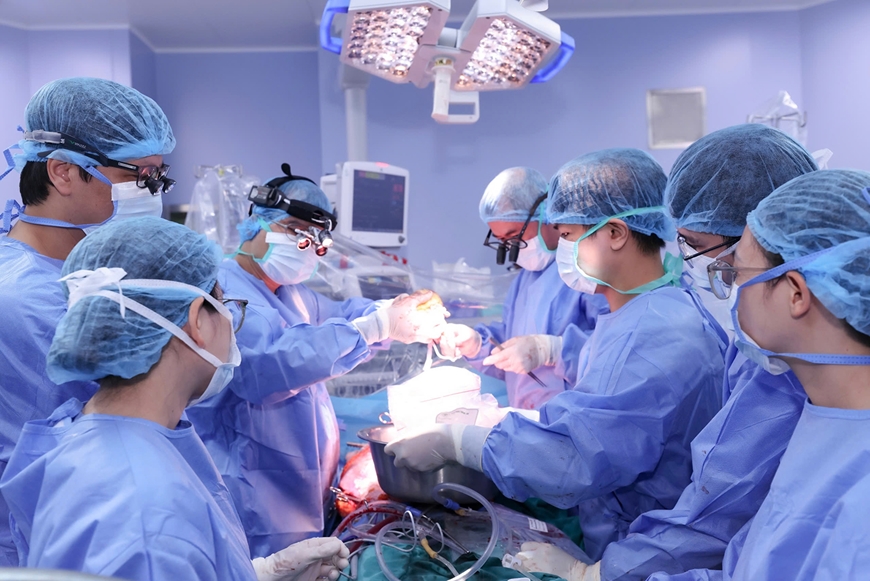 Phẫu thuật tim xâm lấn tối thiểu: cơ hội sống mới cho bệnh nhân tim bẩm sinh và suy tim nặng