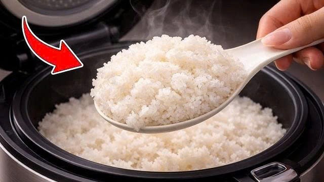 Thêm dầu ăn vào nồi cơm: mẹo nhỏ, hiệu quả lớn