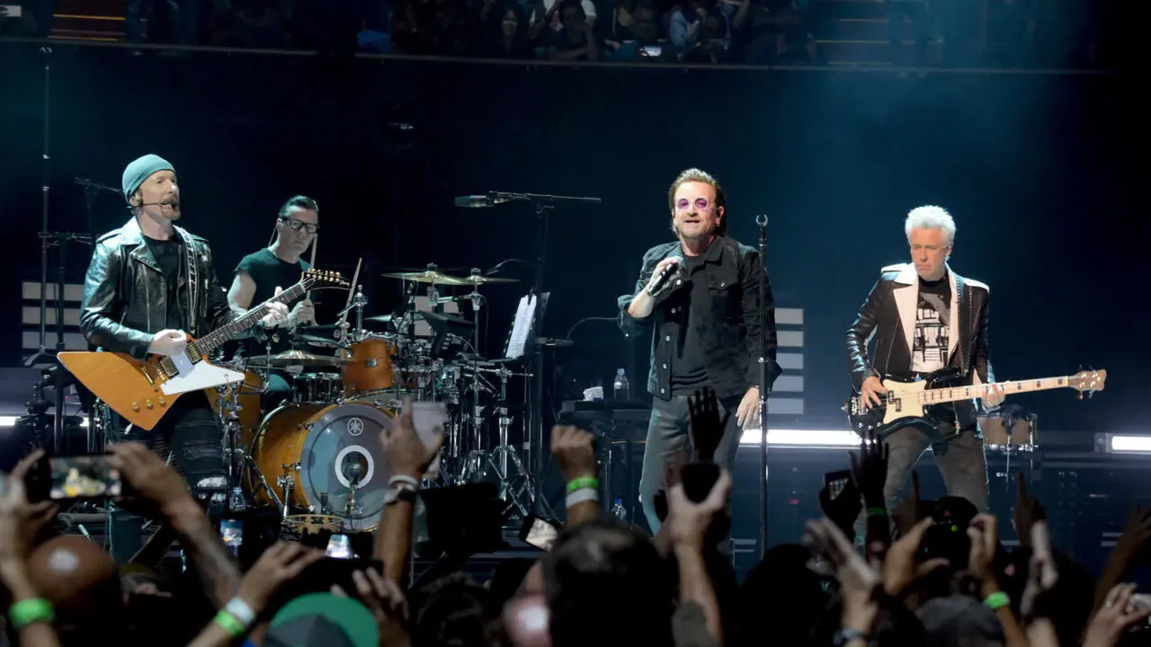 Legenda Rock U2 Rai Ulang Tahun Ke-50 Dengan 'Carnaval de Luz'