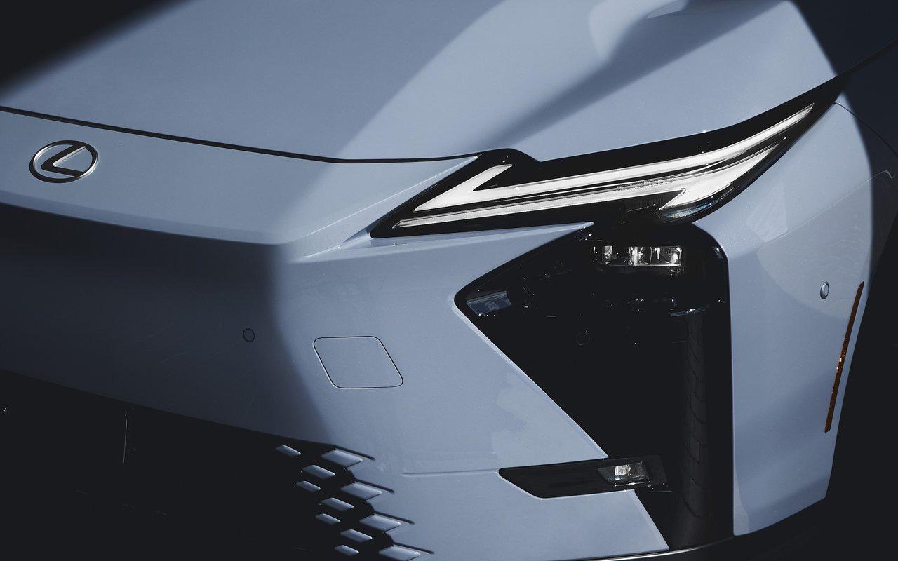 Lexus ES điện ra mắt: tham vọng thách thức Tesla ở phân khúc hạng sang