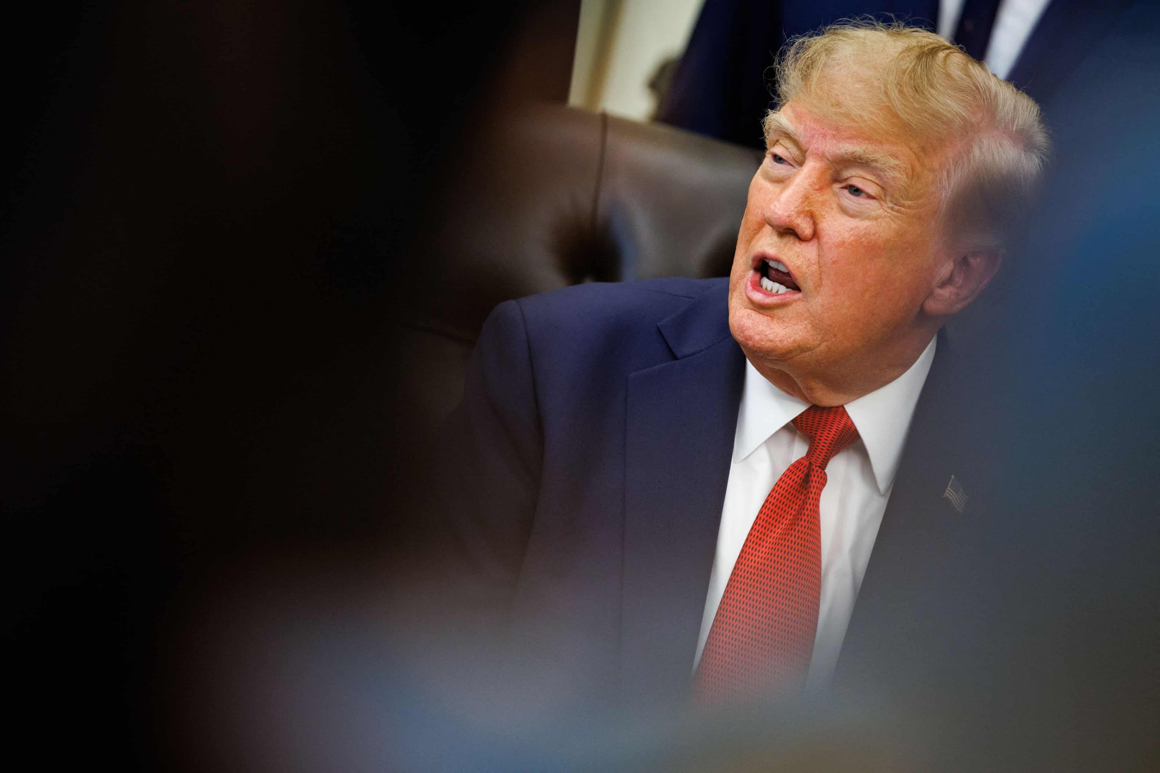 Luật trừng phạt Nga mới của Trump: thuế quan dầu khí 100% và cuộc chơi quyền lực