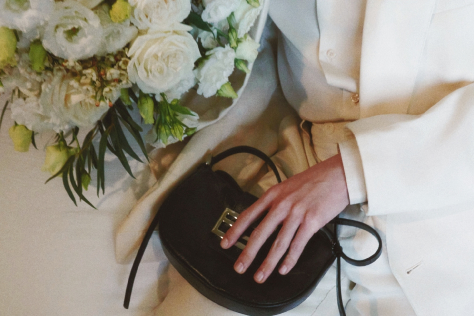 Sao Việt trên hàng ghế đầu Fendi Milan: suit trắng ngà và khí chất đường phố
