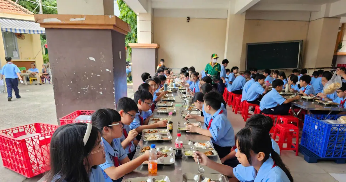 Phụ huynh cần biết gì về quy trình thu tiền ở trường học