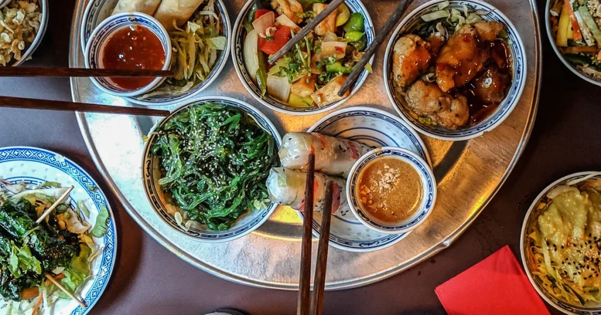 Đũa, giấy bạc, giẻ rửa bát: Ba “ổ bẩn” bị bỏ quên trong bếp