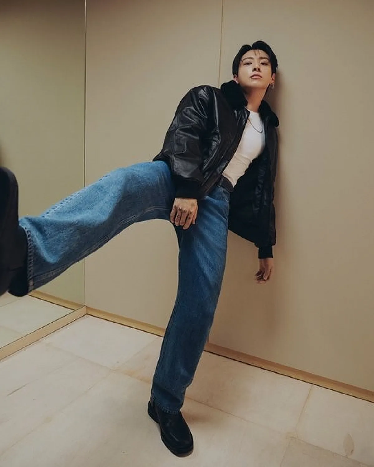 Jin BTS Biến Chiến Dịch Sắc Đẹp Thành Hiện Tượng Hết Hàng Toàn Cầu