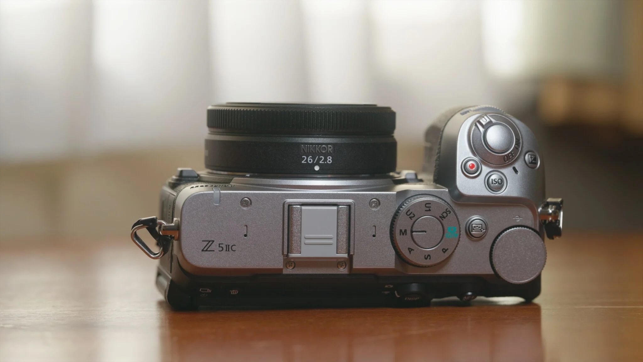 Nikon Z5 IIC Không Viewfinder: Máy Ảnh Street Đáng Mua Hay Bị Lạc Lối?