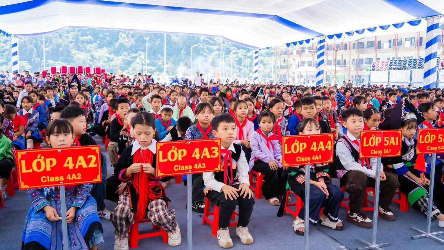 Hàng trăm học sinh lớp 10 vùng núi bỏ học: báo động và hướng ra