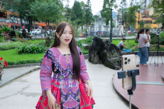 Phụ nữ vùng cao tận dụng AI để bứt phá kinh doanh online