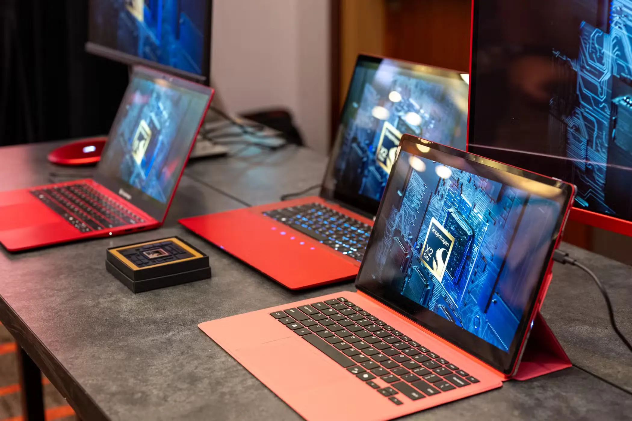 Linux chính thức bước lên laptop Snapdragon X2: cơ hội hay bài kiểm tra?