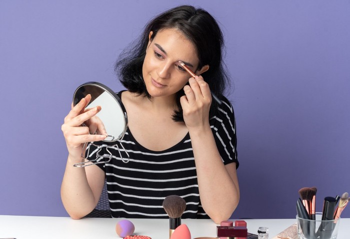5 Sai Lầm Makeup Khiến Phụ Nữ U40 Trông Mệt Mỏi