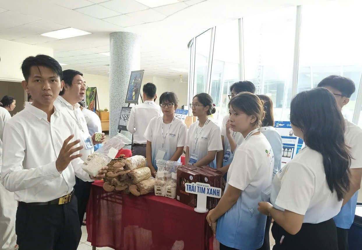 Sinh viên Việt biến phụ phẩm thành giải pháp AI nông nghiệp