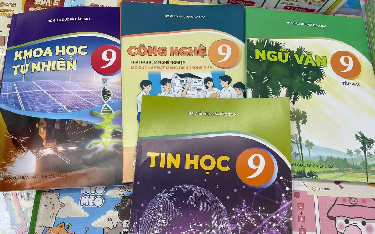 Sách giáo khoa miễn phí: Phụ huynh và nhà trường cần chuẩn bị gì?