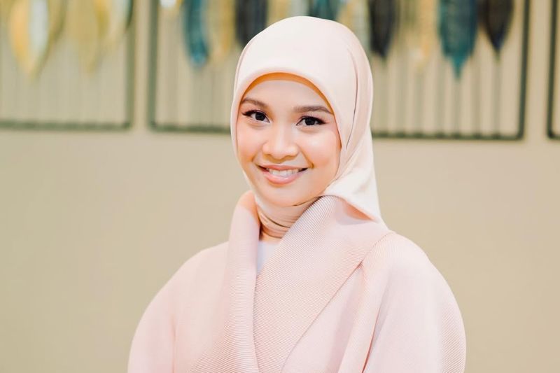 Bagaimana Penyanyi Profesional Menangani Kritikan & Haters