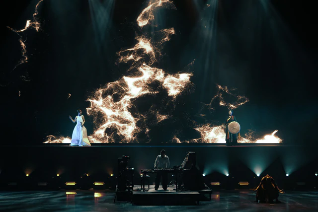 Tùng Dương và Quốc Trung: khi concert âm nhạc Việt ôm lấy di sản