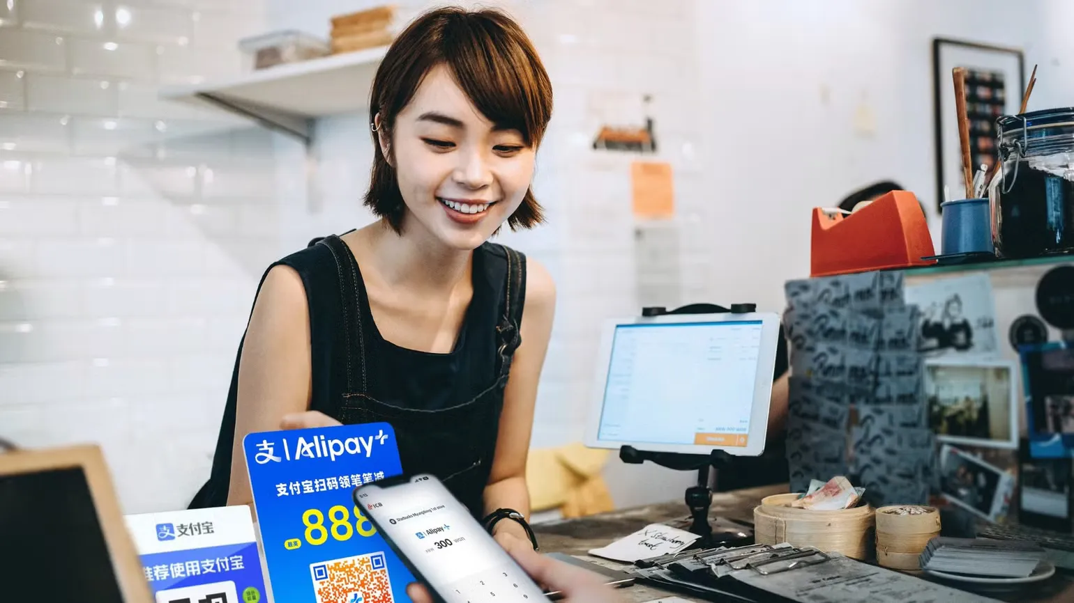 QR xuyên biên giới biến du lịch Việt Nam thành hành trình không tiền mặt