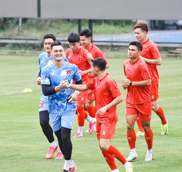 Việt kiều trong tuyển FIFA ASEAN Cup: cơ hội hay rủi ro?