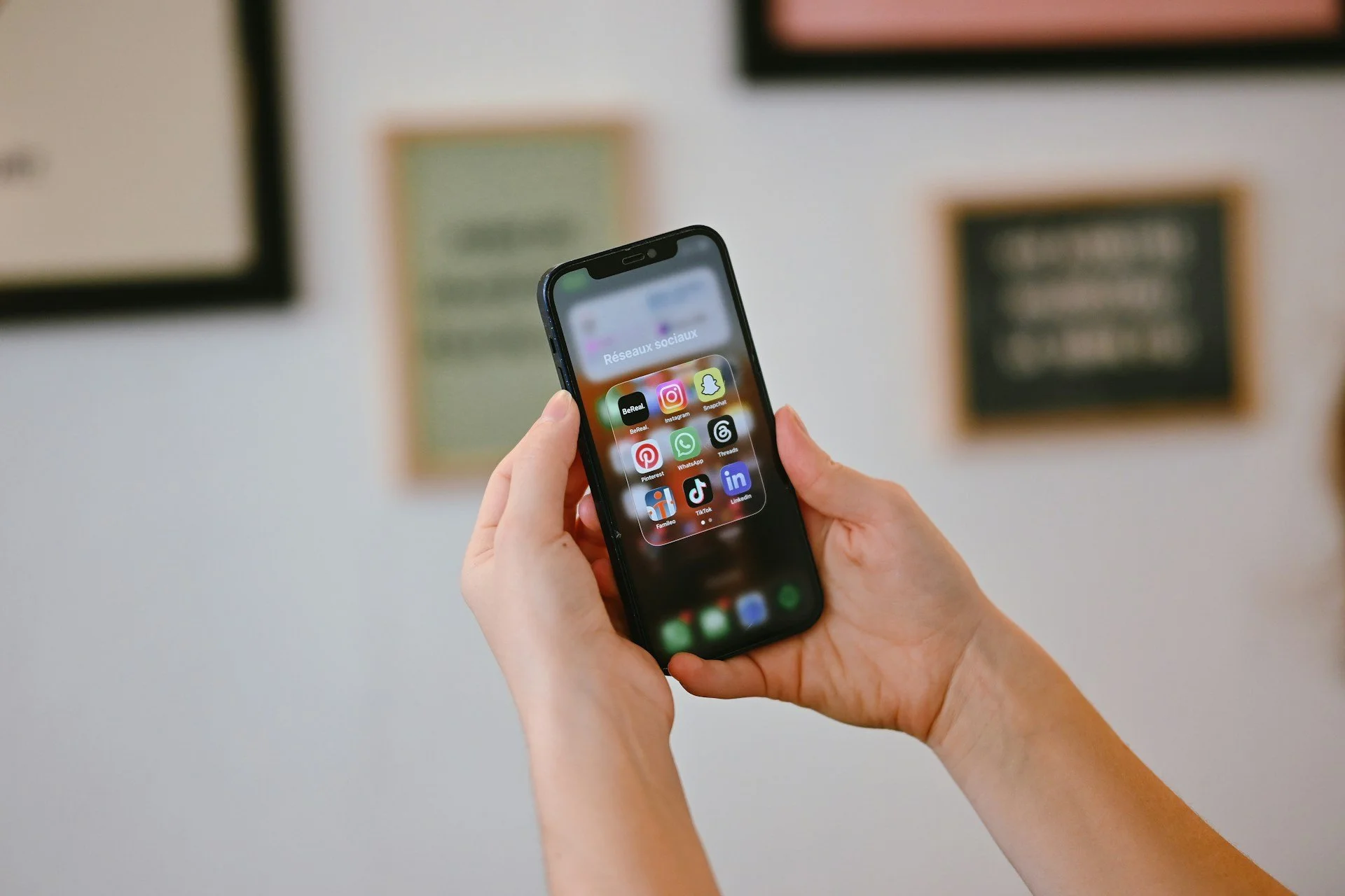 AI đang biến video ngắn thành ma trận nuốt thời gian của giới trẻ