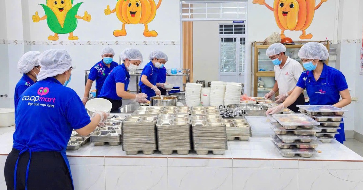 Từ bếp suất ăn thông minh đến bàn ăn an toàn học đường
