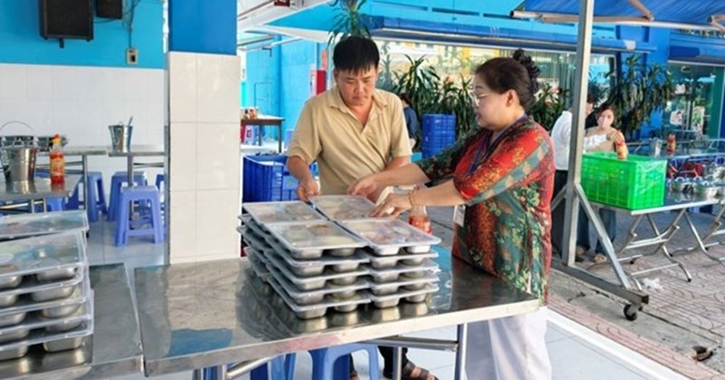 Phụ huynh giám sát bữa ăn học đường bằng công nghệ minh bạch
