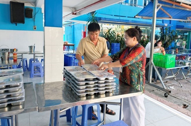 Công khai bữa ăn học đường qua công nghệ: quyền giám sát thuộc về phụ huynh