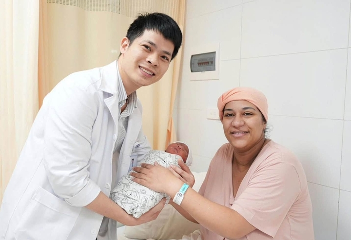 Can thiệp phẫu thuật cứu sống thai nhi trong các ca sản khoa phức tạp