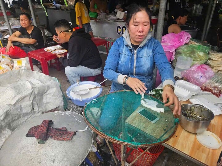 Từ 5.000 đến 20.000 đồng: Ăn sáng bình dân ngoài Hà Nội
