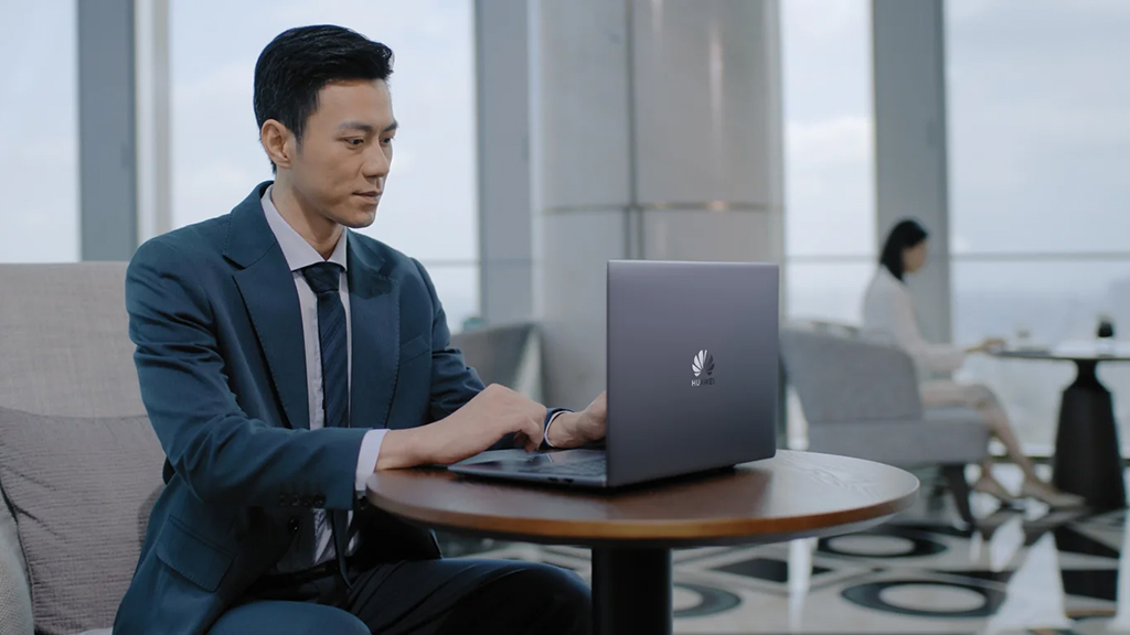 Huawei Qingyun L420z vs Colorful Air 14 Ultra: laptop siêu nhẹ OLED nào đáng chọn?