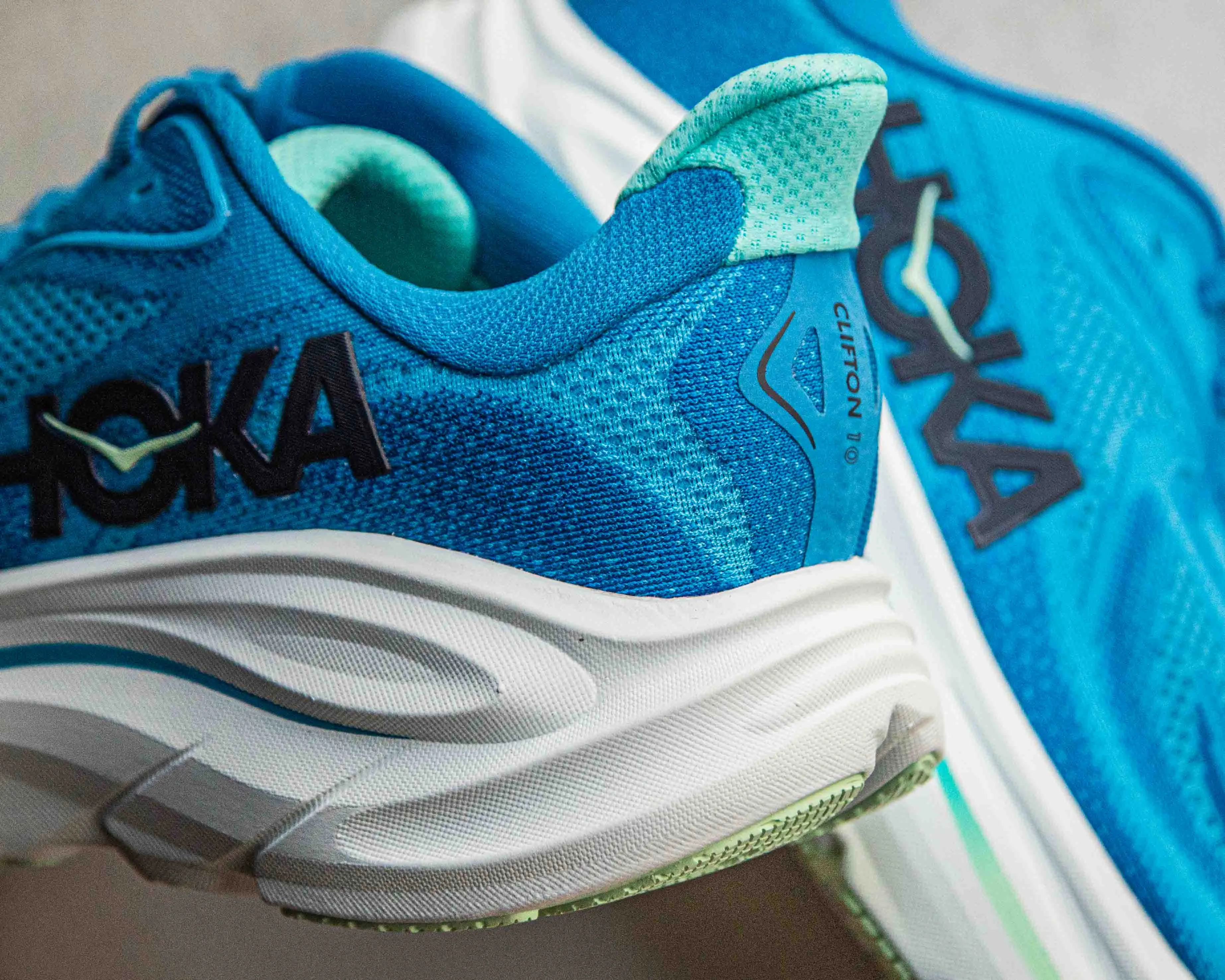 Hoka Clifton và các mẫu giày chạy hàng ngày từ A đến Z
