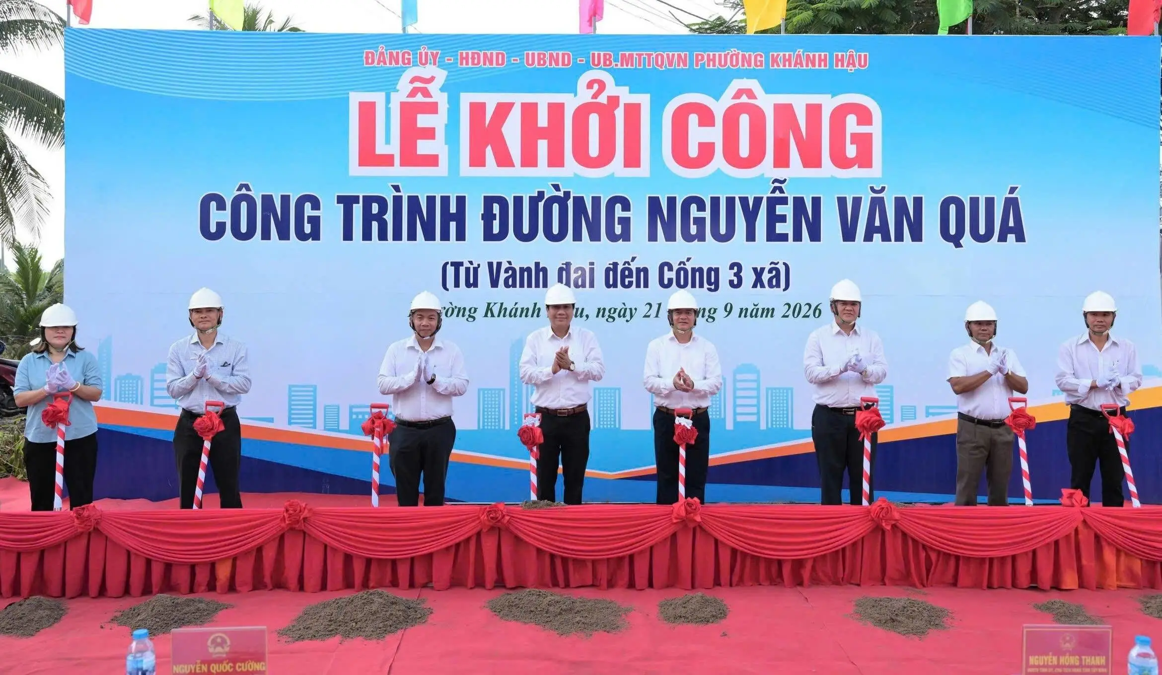 Nâng cấp đường bộ và dịch vụ số: hạ tầng mới cho người dân