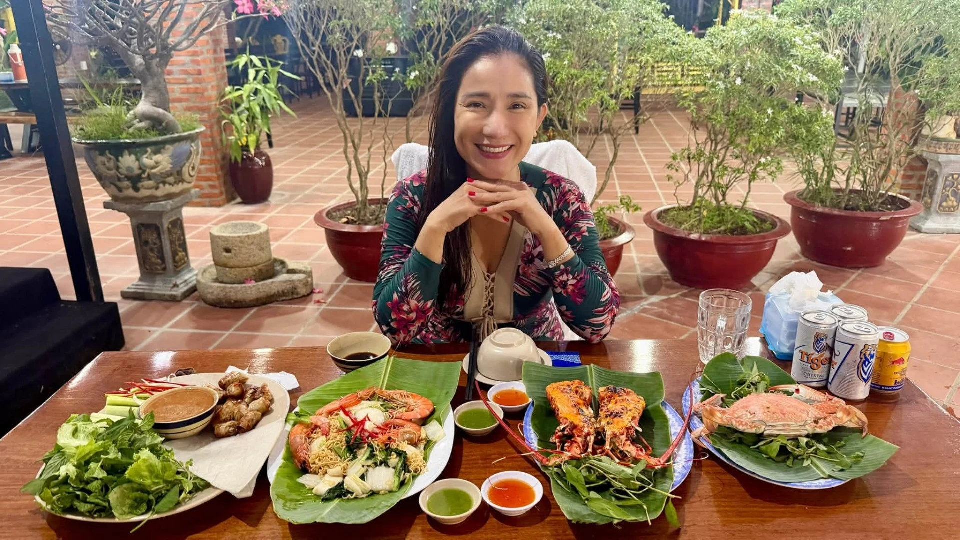 Từ chủ thương hiệu đến ca sĩ: Đổi đời hay đánh cược?