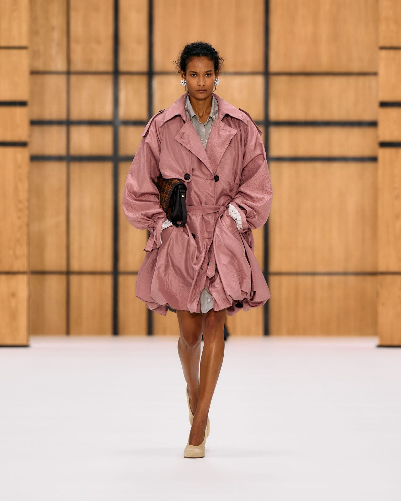 Burberry và Daniel Lee: Tái định nghĩa trench coat cho thế hệ trẻ