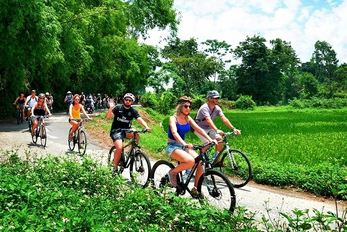 Tại sao du lịch Việt Nam tăng trưởng hai con số khi du lịch toàn cầu giảm tốc