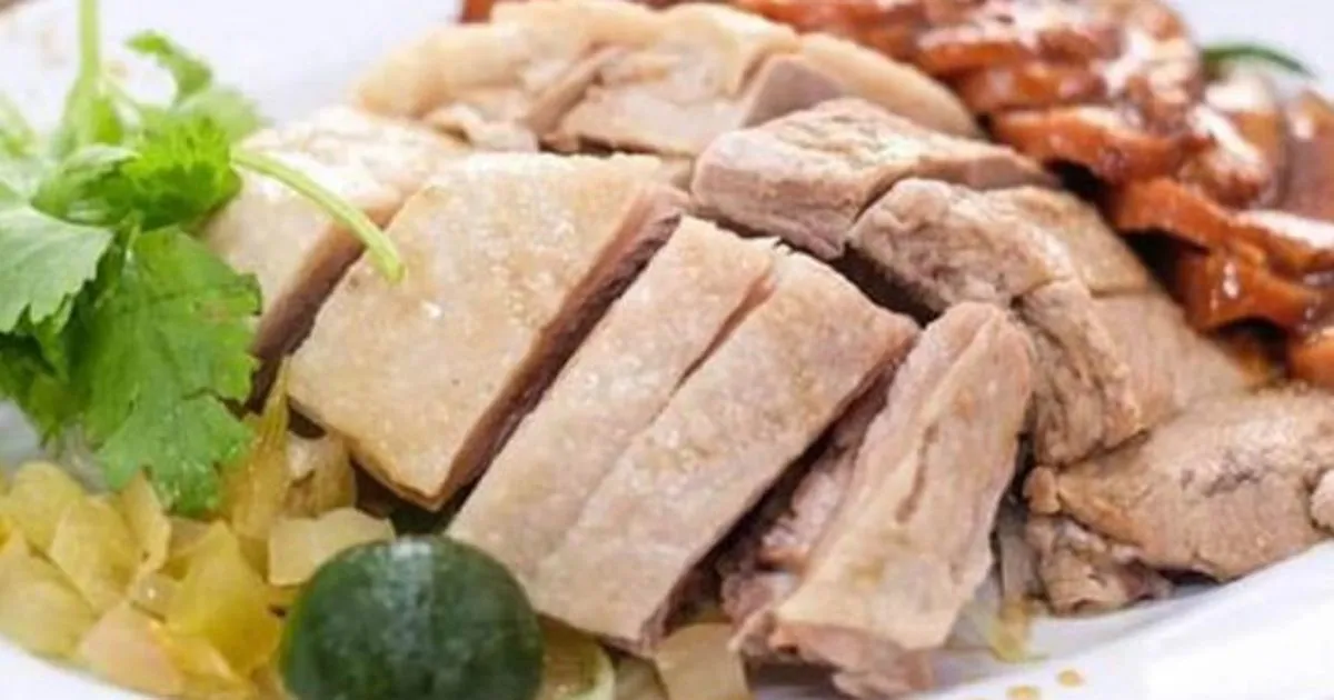 Luộc gà, ngan, lòng non ngon tuyệt: 5 mẹo để thịt mềm, không dai, không hôi