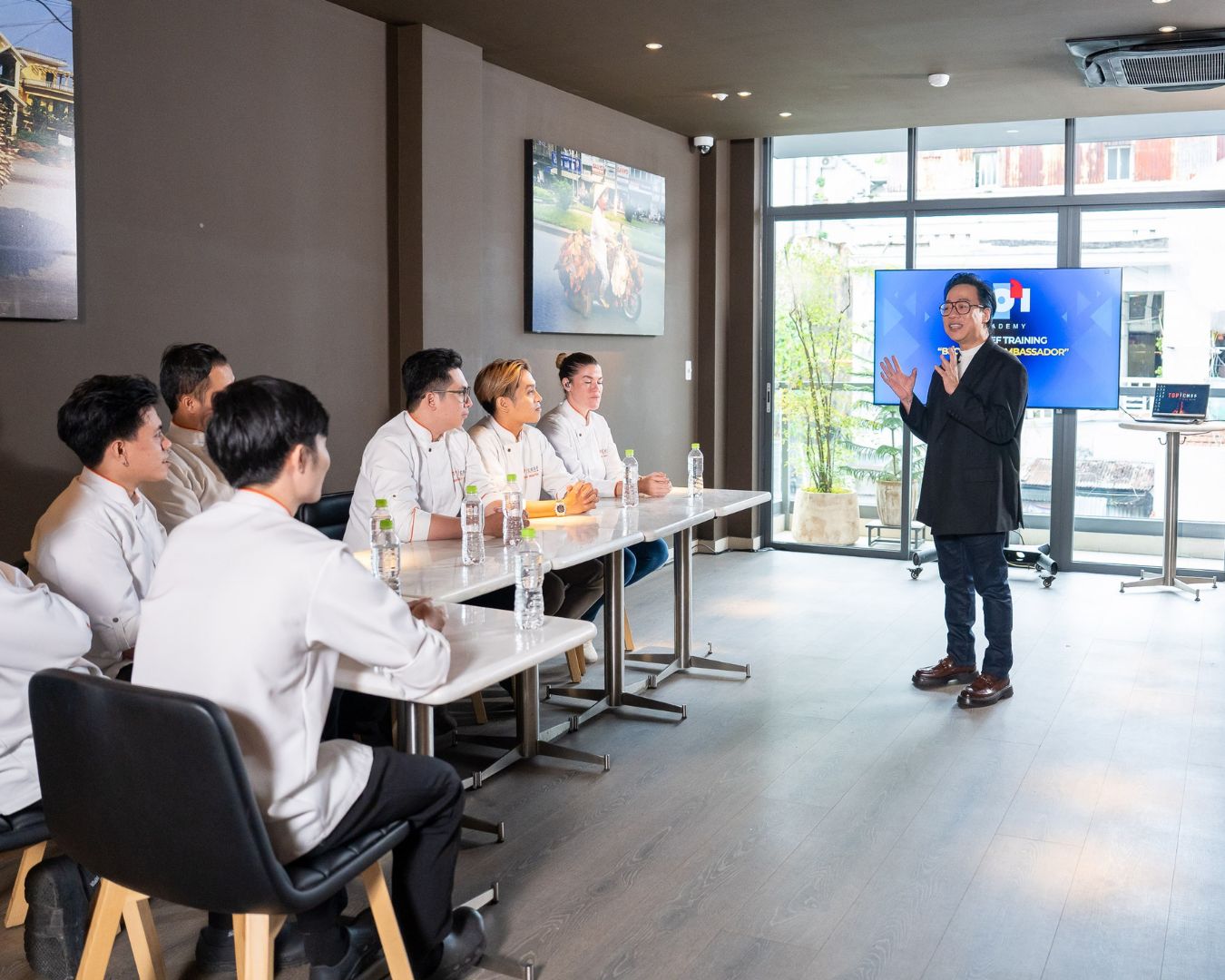 Chef Peter Cường Franklin và bài học kể chuyện để đưa bún riêu lên chuẩn Michelin
