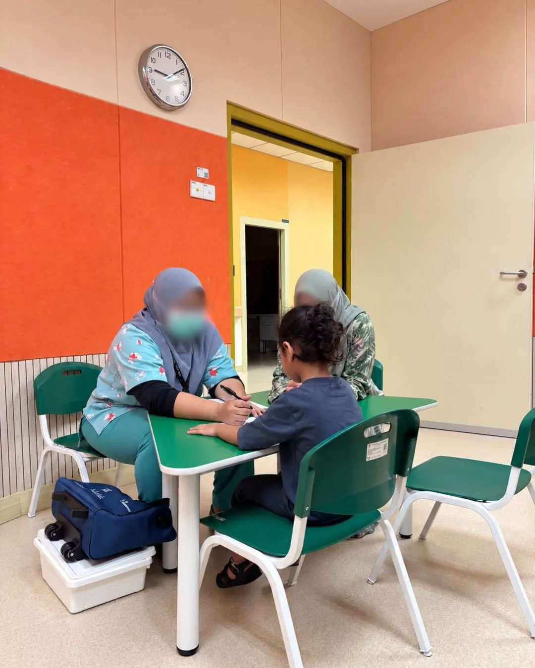 Dari Kesedihan Diagnosis hingga Penerimaan: Perjalanan Ibu Bapa Membesarkan Anak Spektrum Autisme