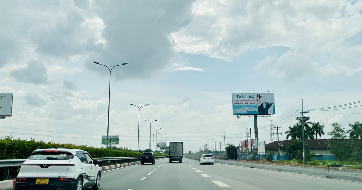 Hơn 400 vết nứt và 13 km thiếu biển báo: cao tốc Bến Lức - Long Thành có sẵn sàng thông xe?