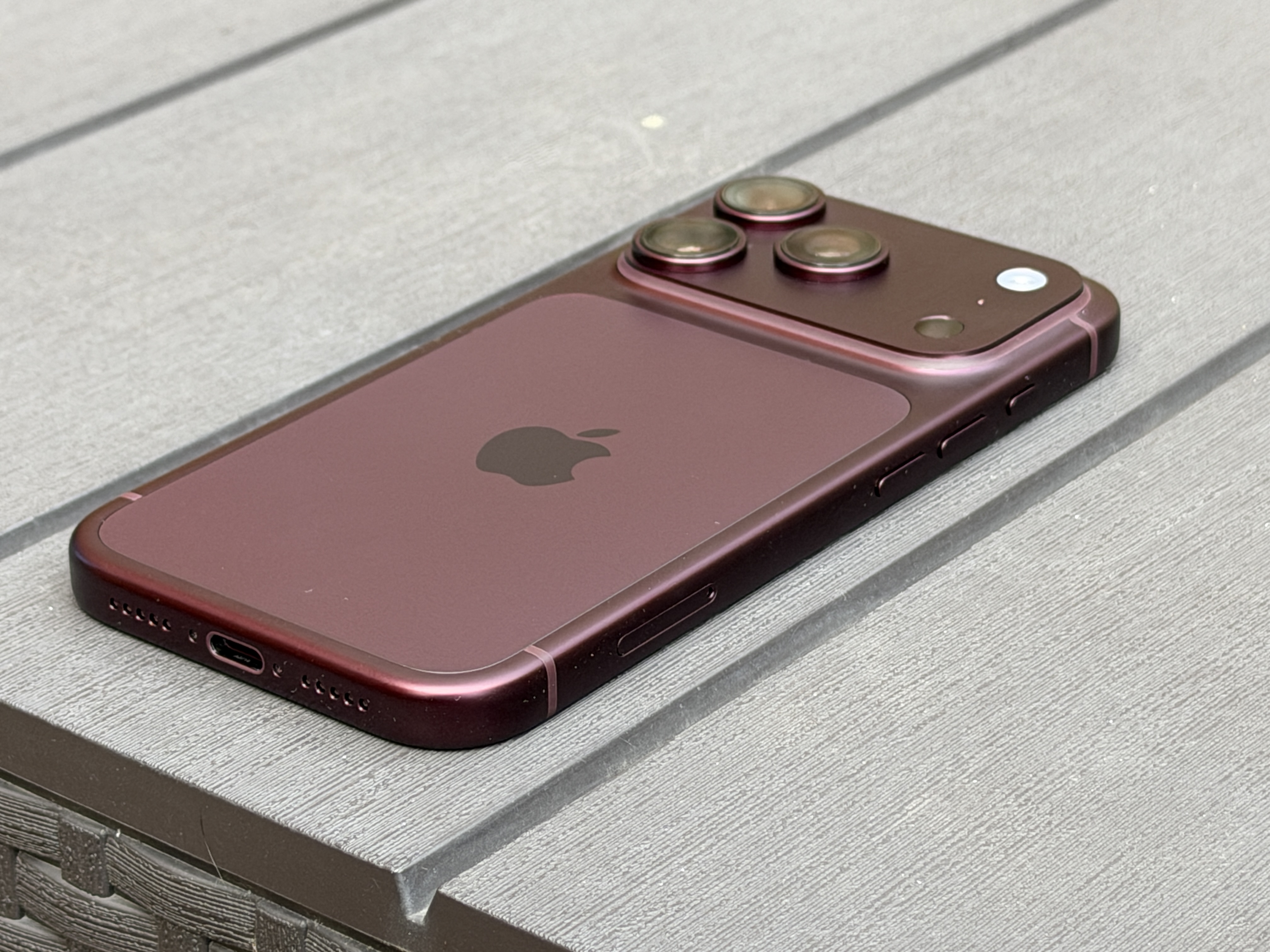 iPhone 18 Pro tự khởi động lại: lỗi Face ID và lời hứa vá lỗi từ Apple