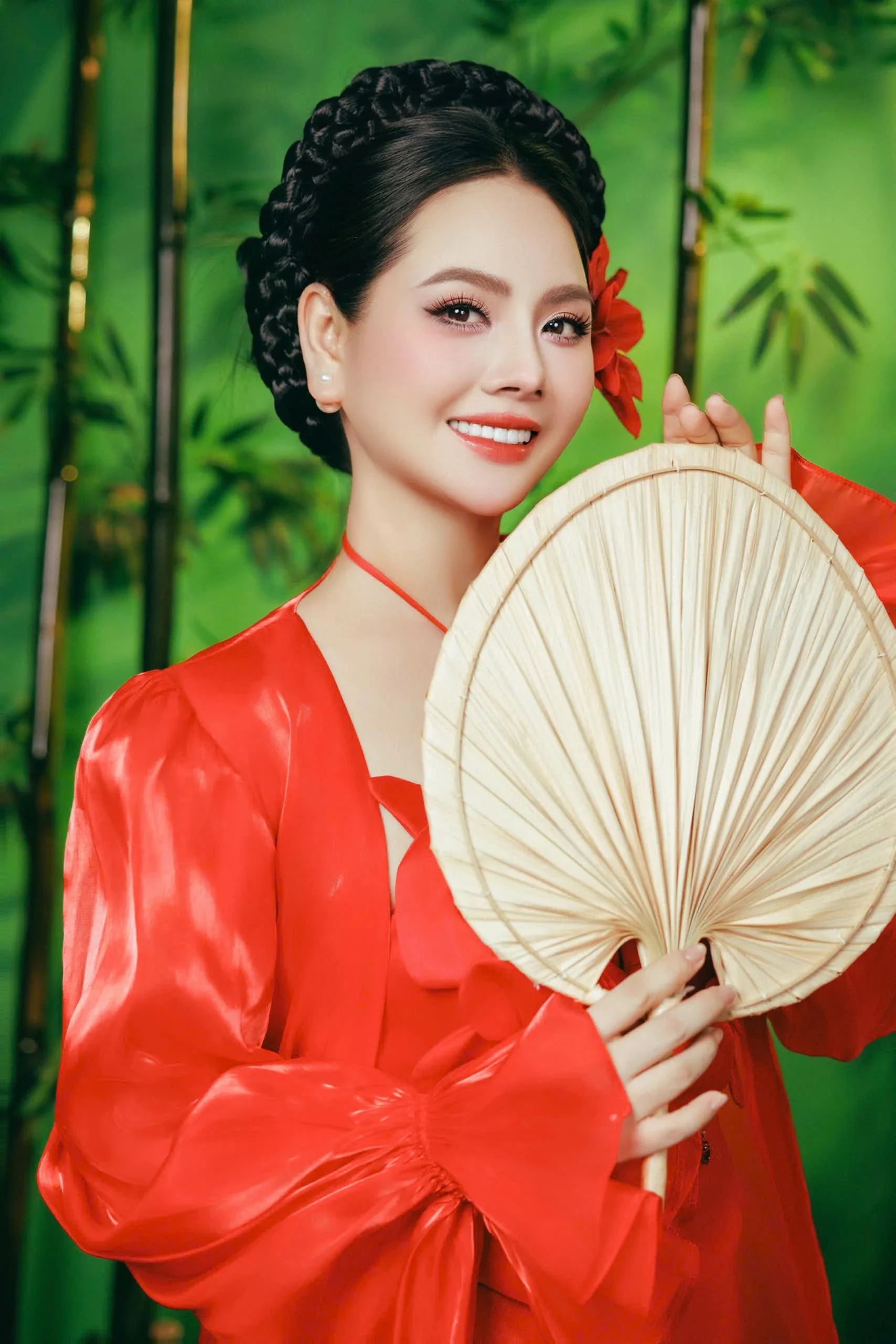 Thiếu tá Lương Nguyệt Anh: Giọng hát người mẹ lính trên sân khấu gia đình Việt