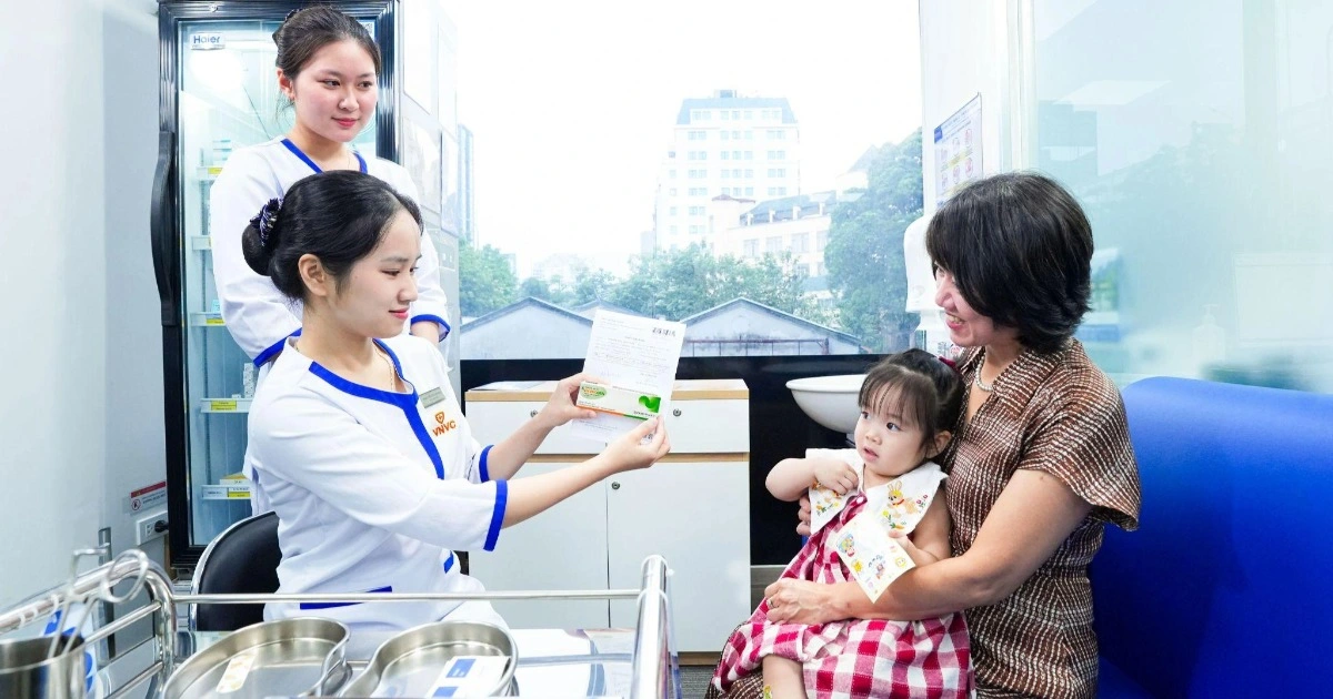 Vắc xin EV71: Lá chắn mới bảo vệ trẻ khỏi tay chân miệng nặng