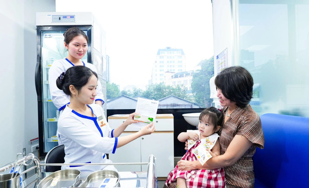 Vắc xin EV71: Lá chắn mới bảo vệ trẻ khỏi tay chân miệng nặng