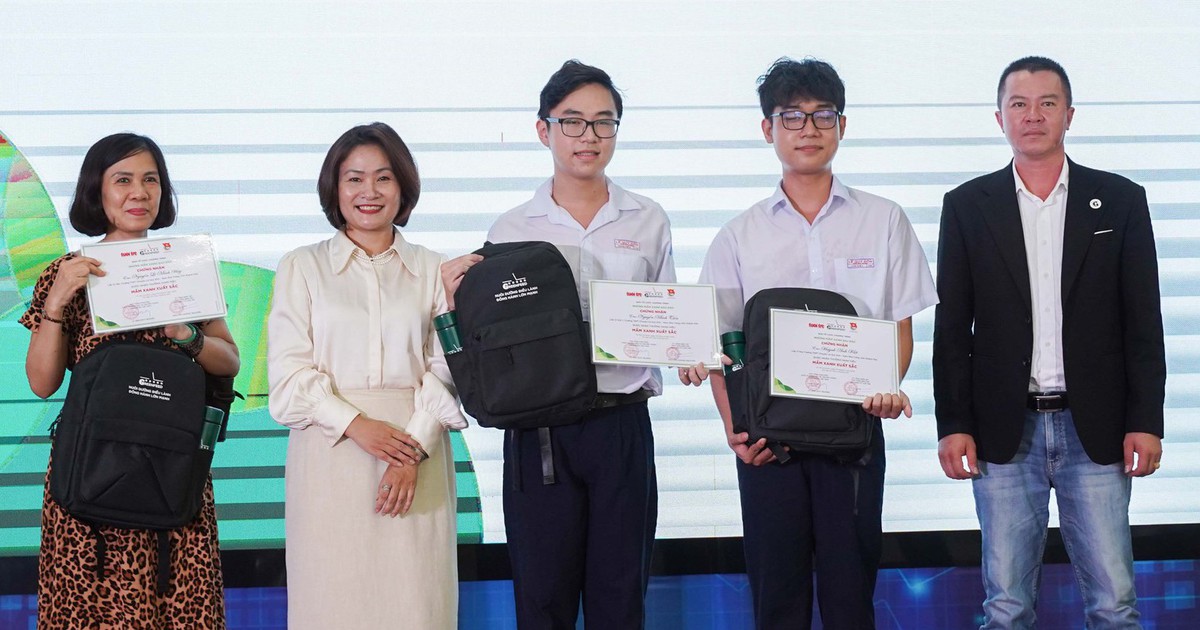 Học sinh vùng bão lũ vươn lên dẫn đầu: sức mạnh của cộng đồng